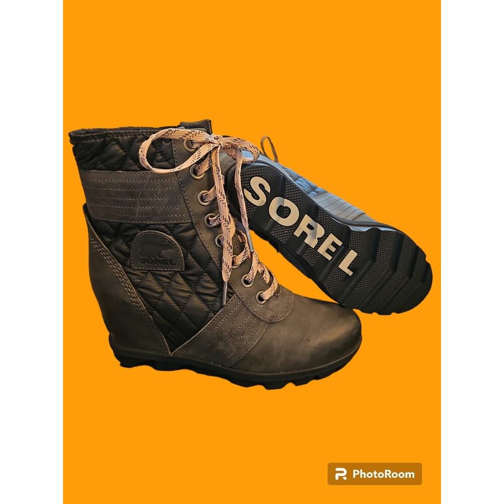 Sorel Quilted Grey Slate Lexie Wedge Boots Lug Sole Booties Sz 10. US NL3375-026